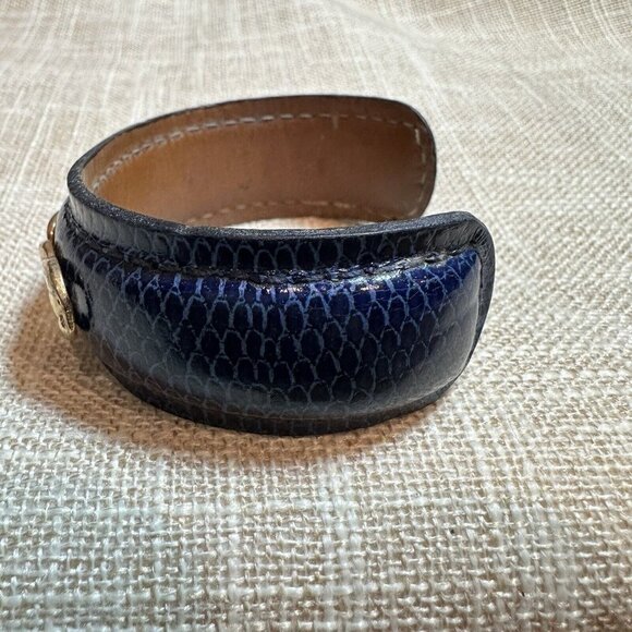Vintage Cuff Bracelet Blue Leather Lizard Print Gold Tone Chain Accent Retro Y2K - Picture 5 of 8